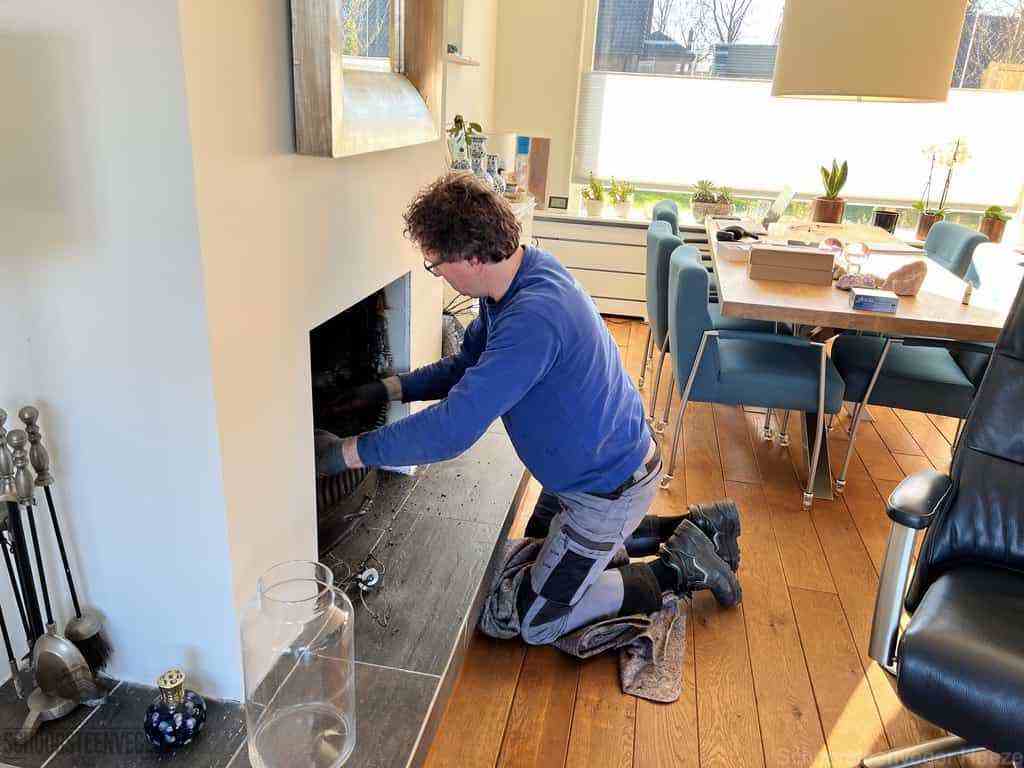 Schouwveger Heeze kleed schoorsteenreiniger Schouwveger Heeze kleed schoorsteenreiniger